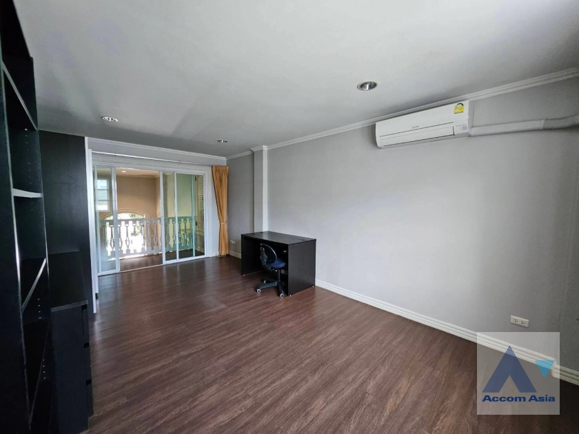 4  3 br Townhouse For Rent in Bangna ,Bangkok BTS Bearing at Fantasia Villa 2 AA40526