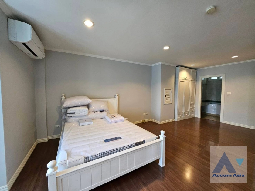 10  3 br Townhouse For Rent in Bangna ,Bangkok BTS Bearing at Fantasia Villa 2 AA40526