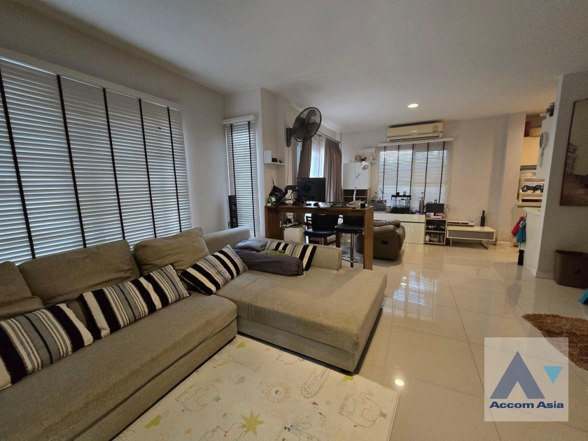  1  3 br House For Sale in Ratchadapisek ,Bangkok ARL Hua Mak at House AA40532