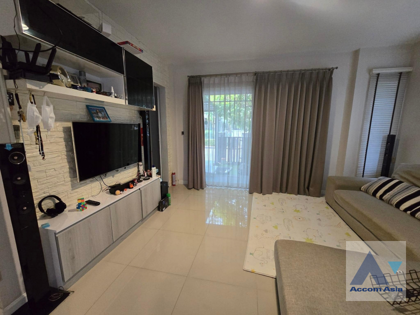  1  3 br House For Sale in Ratchadapisek ,Bangkok ARL Hua Mak at House AA40532