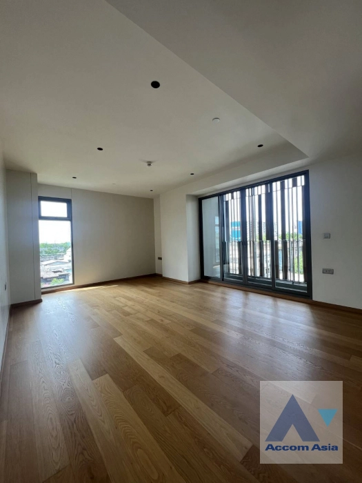  2 Bedrooms  Condominium For Sale in Sathorn, Bangkok  near MRT Lumphini (AA40543)