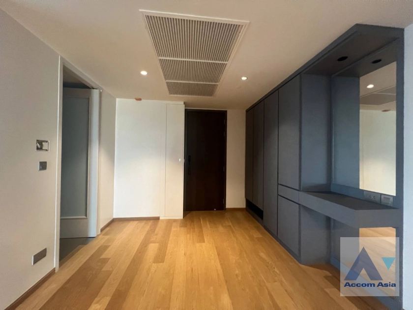  2 Bedrooms  Condominium For Sale in Sathorn, Bangkok  near MRT Lumphini (AA40547)