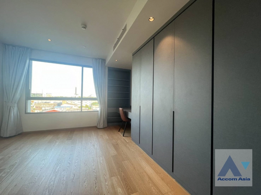 8  2 br Condominium For Sale in Sathorn ,Bangkok MRT Lumphini at Supreme Legend AA40547