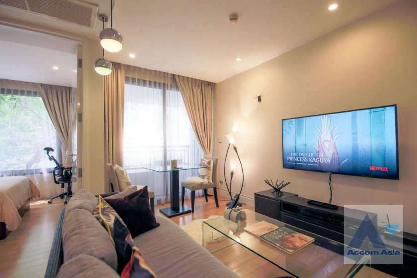  1 Bedroom  Condominium For Rent in Silom, Bangkok  near BTS Chong Nonsi (AA40554)