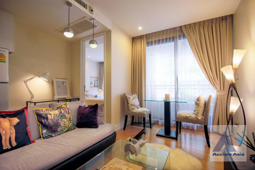  1 Bedroom  Condominium For Rent in Silom, Bangkok  near BTS Chong Nonsi (AA40554)