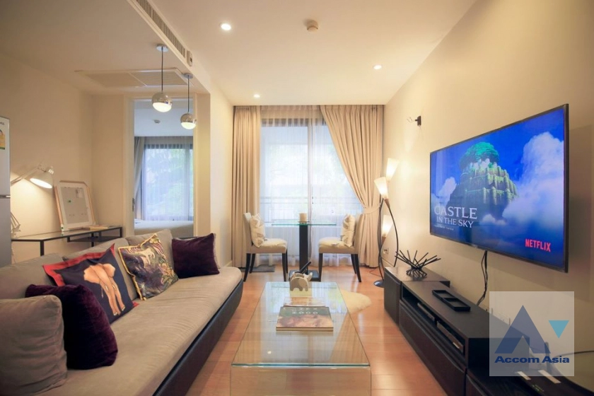  1 Bedroom  Condominium For Rent in Silom, Bangkok  near BTS Chong Nonsi (AA40554)