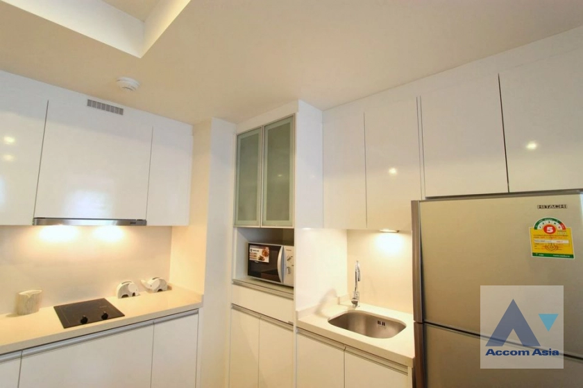  1 Bedroom  Condominium For Rent in Silom, Bangkok  near BTS Chong Nonsi (AA40554)