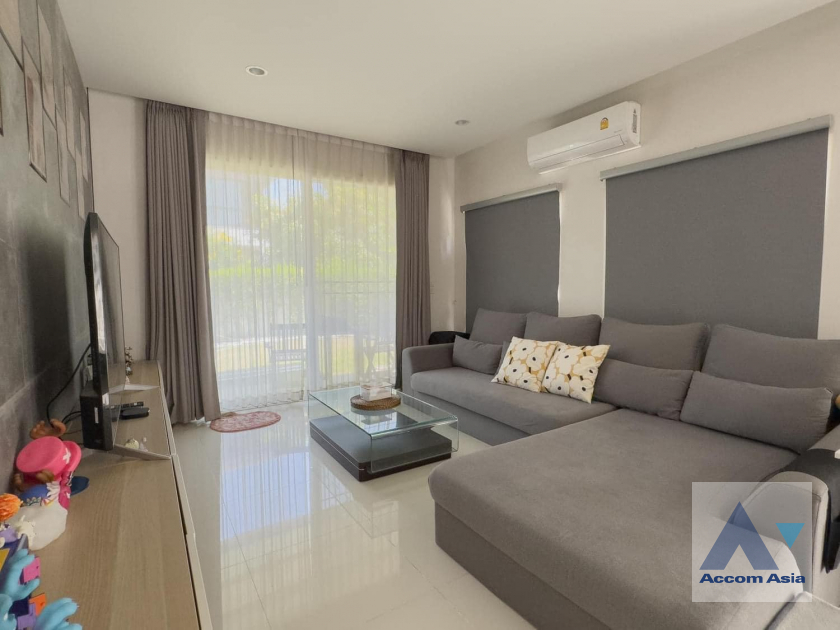  4 Bedrooms  House For Rent & Sale in Phaholyothin, Bangkok  (AA40557)