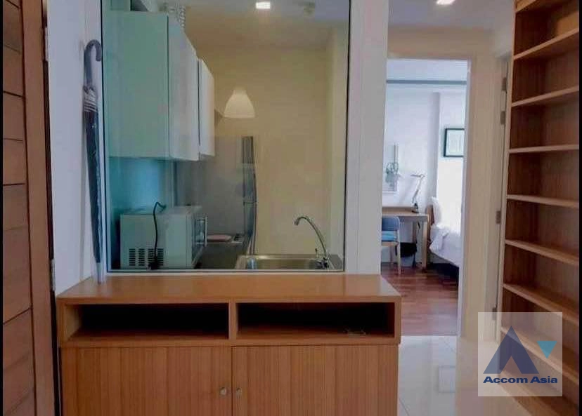  1 Bedroom  Condominium For Rent in Sukhumvit, Bangkok  near BTS Nana (AA40558)