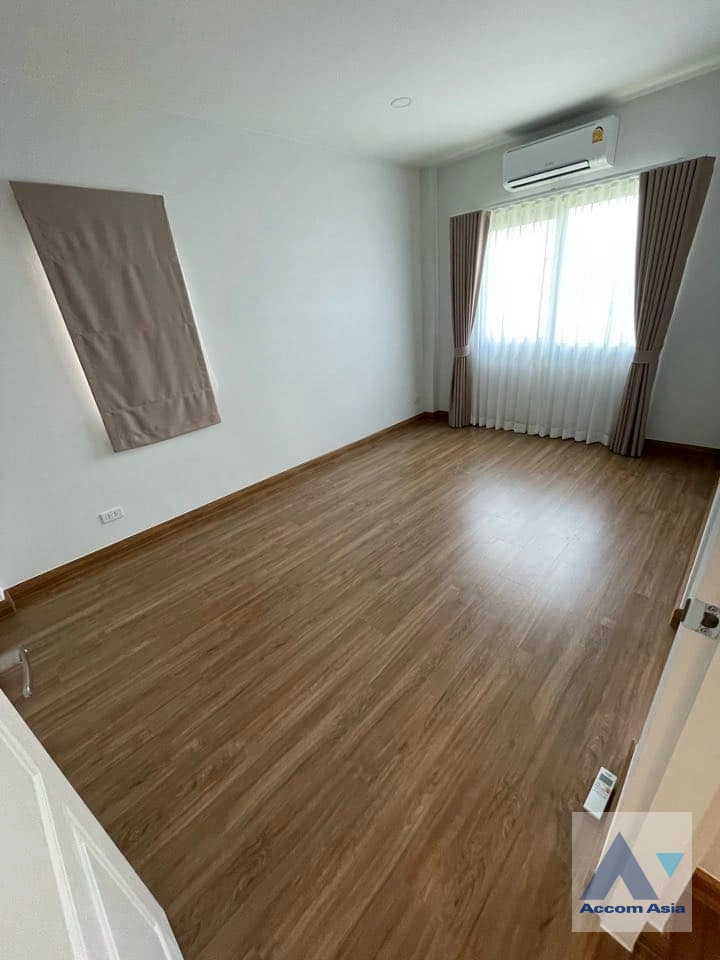 13  4 br House For Rent in Phaholyothin ,Bangkok  at Centro Vibhavadi AA40560