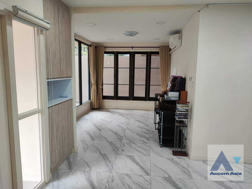 6  4 br House For Rent in phaholyothin ,Bangkok  AA40561