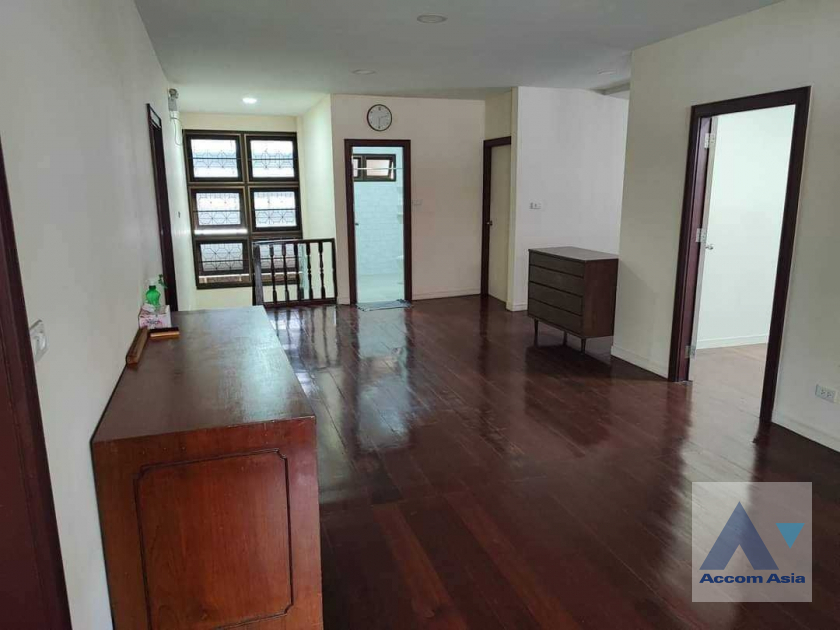 10  4 br House For Rent in phaholyothin ,Bangkok  AA40561