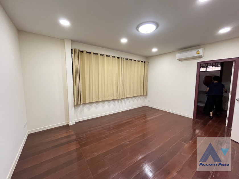 11  4 br House For Rent in phaholyothin ,Bangkok  AA40561