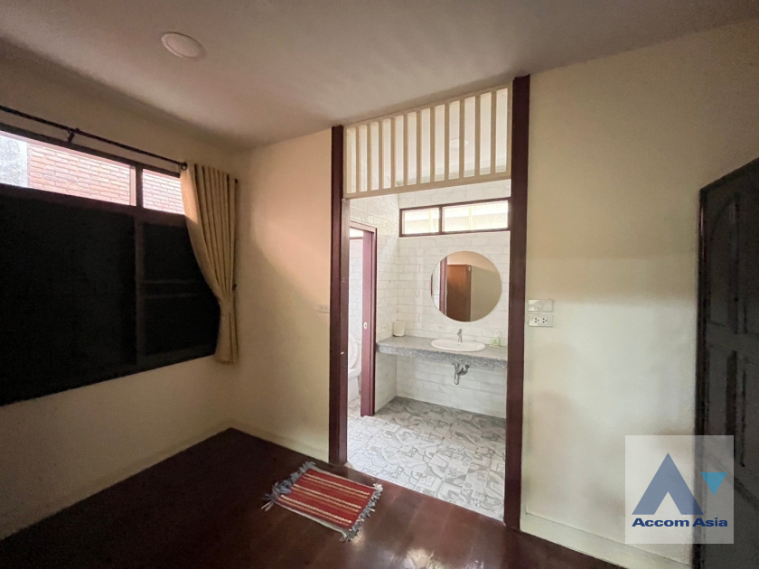 17  4 br House For Rent in phaholyothin ,Bangkok  AA40561