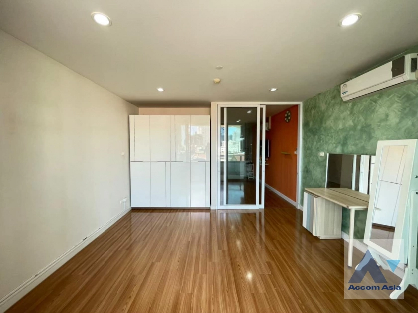  1 Bedroom  Condominium For Rent & Sale in Ploenchit, Bangkok  near MRT Sam Yan (AA40568)
