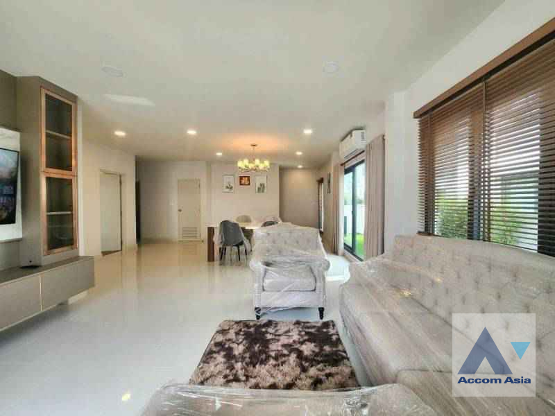  4 Bedrooms  House For Rent & Sale in Samutprakan, Samutprakan  (AA40576)