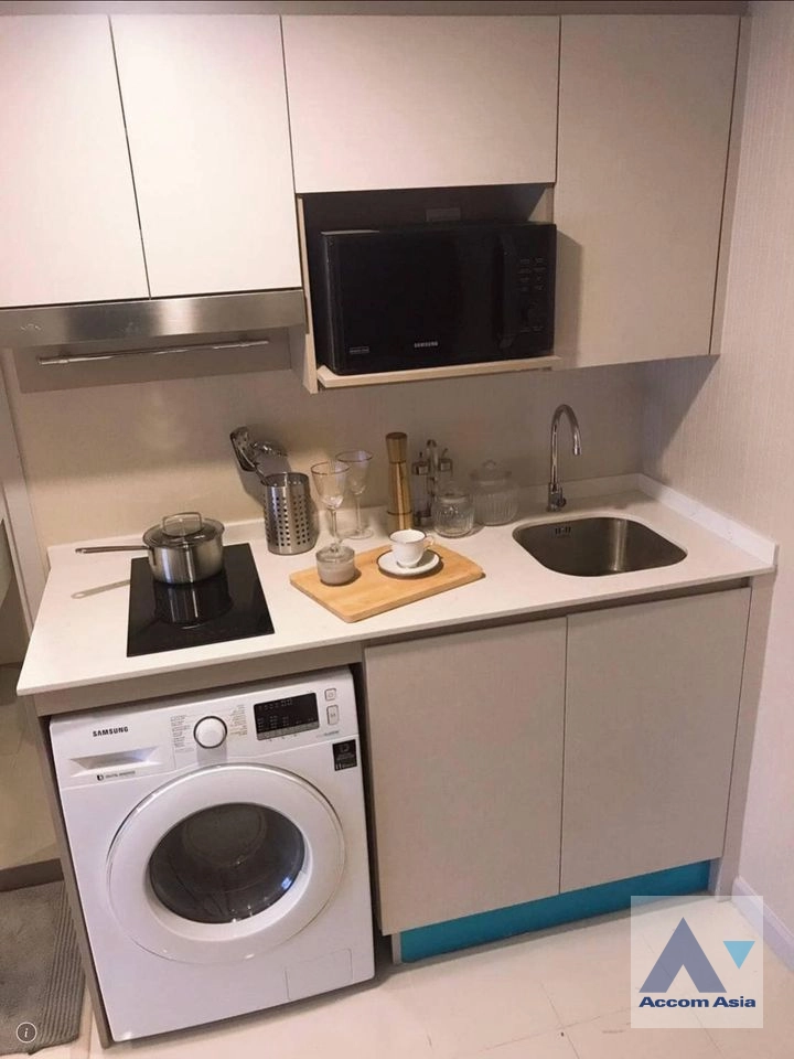 Fully Furnished |  1 Bedroom  Condominium For Rent in Sathorn, Bangkok  near BTS Chong Nonsi (AA40577)