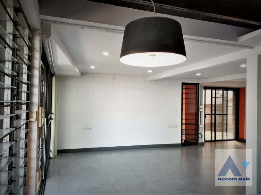 5  2 br House For Rent in phaholyothin ,Bangkok  AA40578