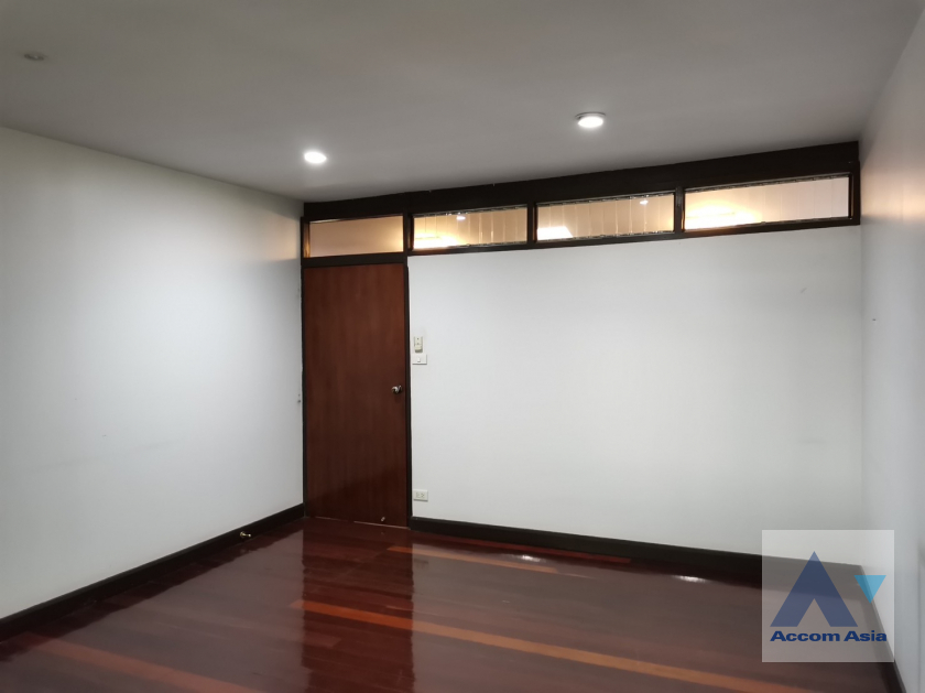8  2 br House For Rent in phaholyothin ,Bangkok  AA40578
