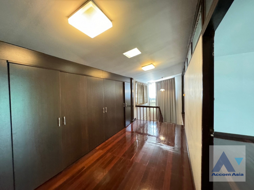 9  2 br House For Rent in phaholyothin ,Bangkok  AA40578
