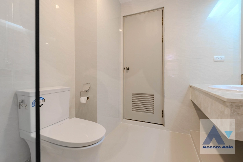 21  3 br Apartment For Rent in Sukhumvit ,Bangkok BTS Asok - MRT Sukhumvit at Comfortable for Living AA40585