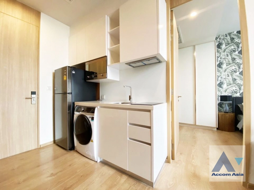  1 Bedroom  Condominium For Sale in Sukhumvit, Bangkok  near BTS Asok - MRT Sukhumvit (AA40589)