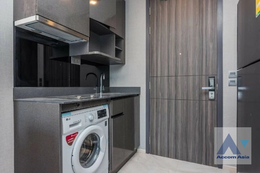  1 Bedroom  Condominium For Sale in Sukhumvit, Bangkok  near BTS Asok - MRT Sukhumvit (AA40590)