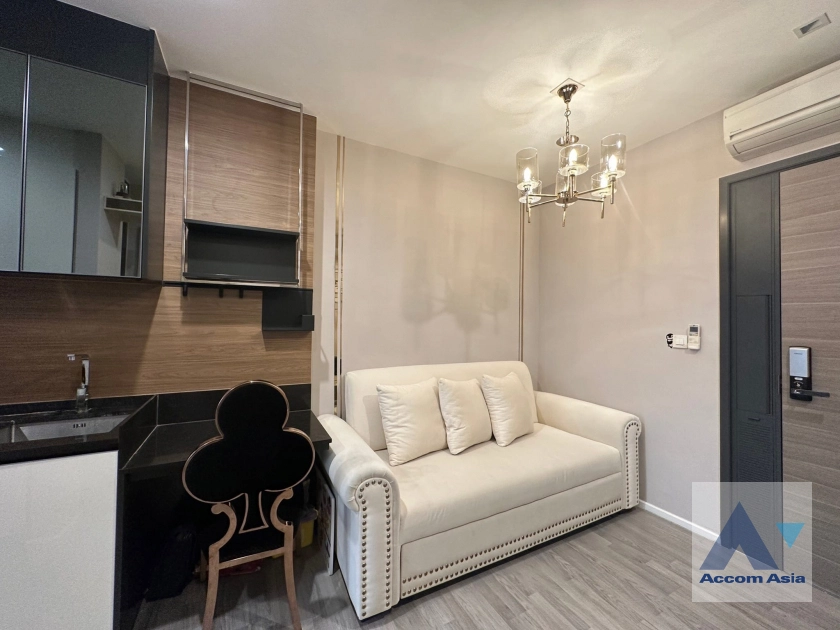  1 Bedroom  Condominium For Rent & Sale in Sathorn, Bangkok  (AA40593)