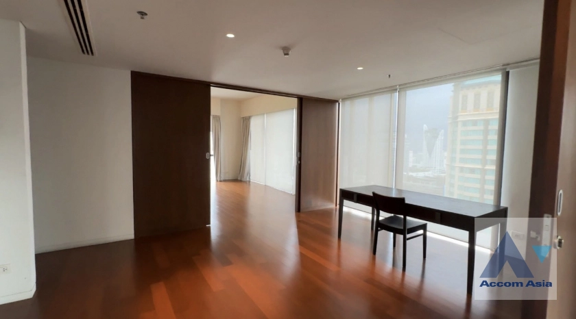 9  3 br Condominium For Rent in Ploenchit ,Bangkok BTS Ratchadamri at Hansar Residence AA40596