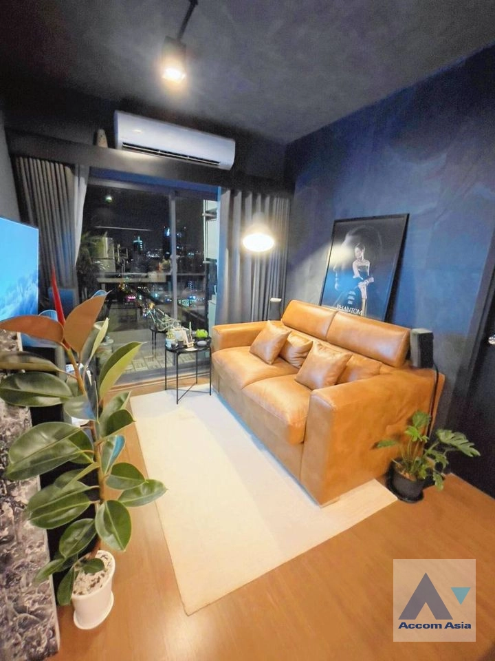  2 Bedrooms  Condominium For Sale in Sukhumvit, Bangkok  near BTS Bang Chak (AA40599)