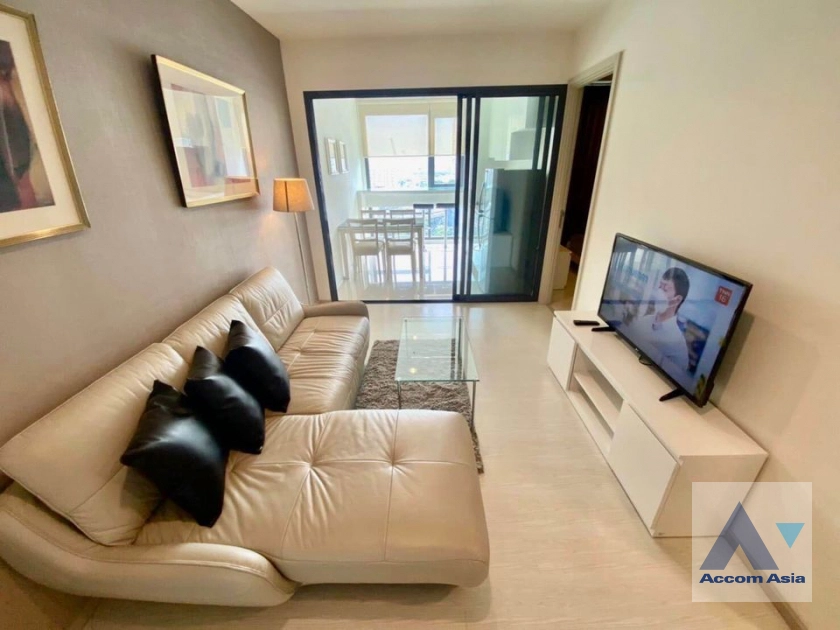  2 Bedrooms  Condominium For Rent in Sukhumvit, Bangkok  near BTS Ekkamai (AA40602)