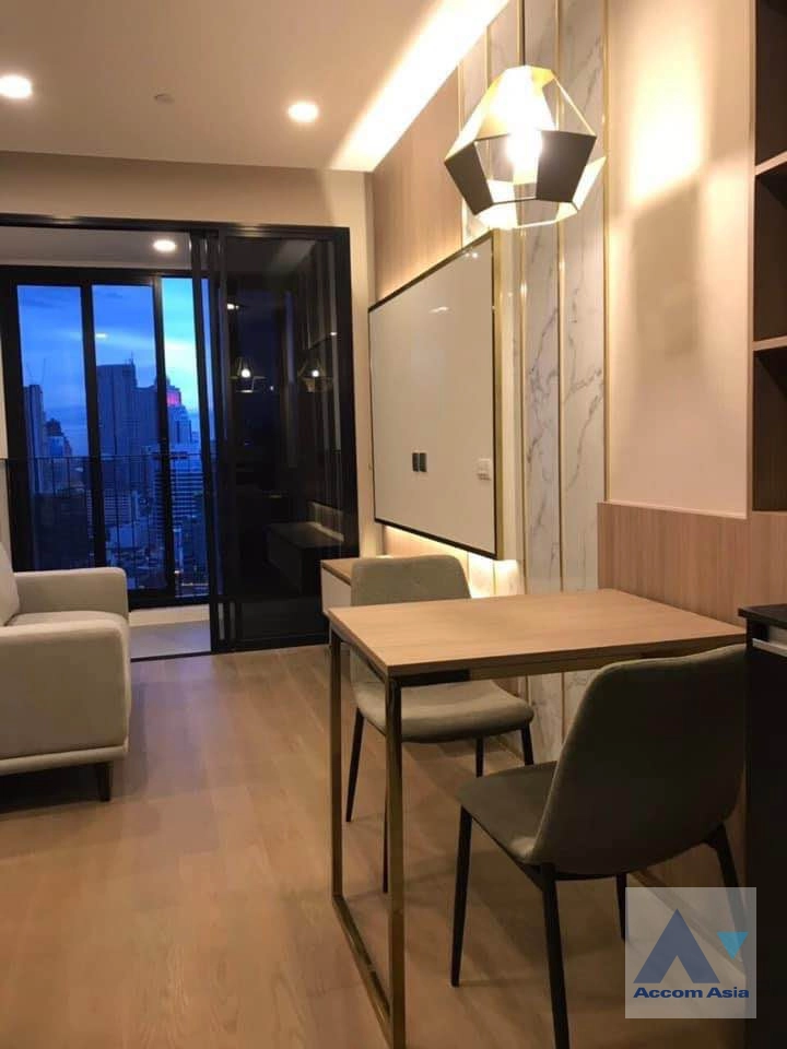  1 Bedroom  Condominium For Rent in Silom, Bangkok  near MRT Sam Yan (AA40603)