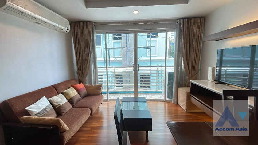  2 Bedrooms  Condominium For Sale in Sukhumvit, Bangkok  near BTS Ekkamai (AA40611)