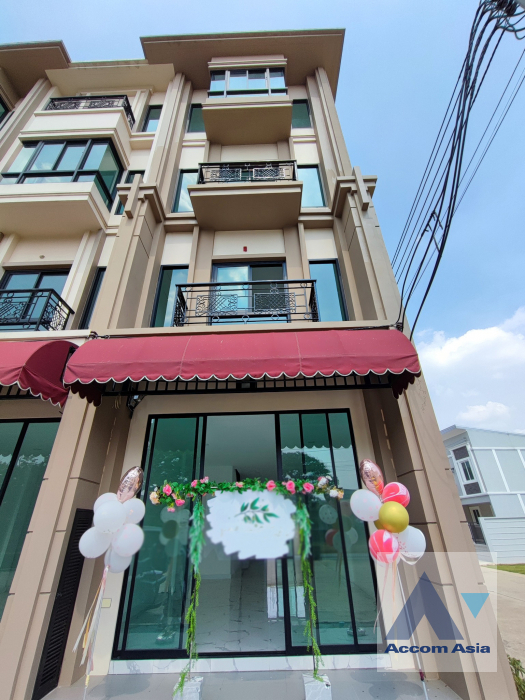  The Eiffel Ramkhamheang Mistine Townhouse  3 Bedroom for Rent   in Latkrabang Bangkok