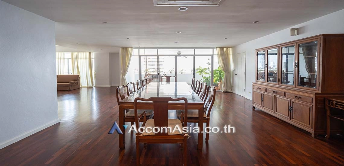 Huge Terrace |  4 Bedrooms  Condominium For Rent in Sukhumvit, Bangkok  near BTS Ekkamai (25485)