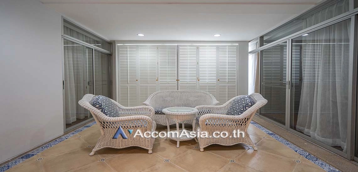 Huge Terrace |  4 Bedrooms  Condominium For Rent in Sukhumvit, Bangkok  near BTS Ekkamai (25485)