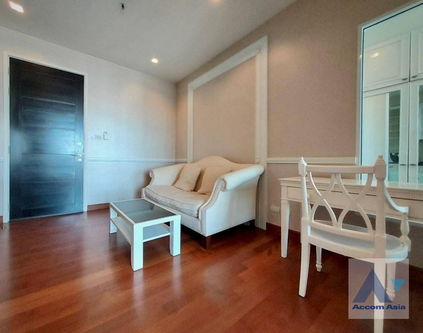  1 Bedroom  Condominium For Sale in Silom, Bangkok  near BTS Chong Nonsi (AA40628)