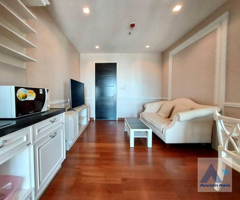  1 Bedroom  Condominium For Sale in Silom, Bangkok  near BTS Chong Nonsi (AA40628)