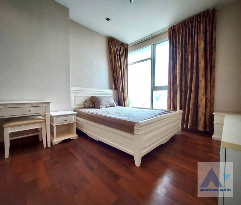  1 Bedroom  Condominium For Sale in Silom, Bangkok  near BTS Chong Nonsi (AA40628)