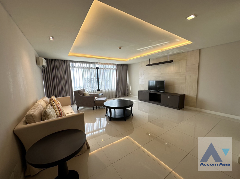  3 Bedrooms  Apartment For Rent in Sukhumvit, Bangkok  near BTS Thong Lo (AA40634)