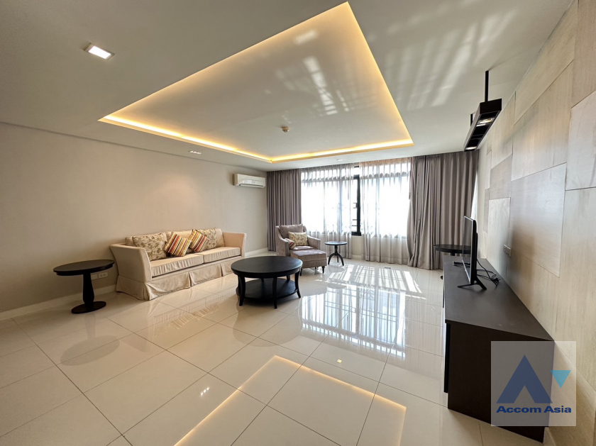  3 Bedrooms  Apartment For Rent in Sukhumvit, Bangkok  near BTS Thong Lo (AA40634)