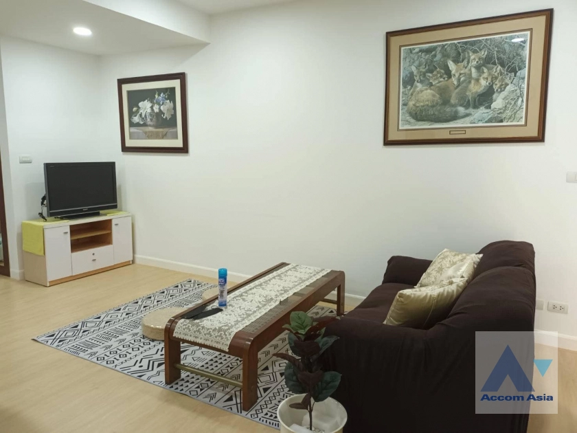  1 Bedroom  Condominium For Sale in Sukhumvit, Bangkok  near BTS Phrom Phong (AA40636)