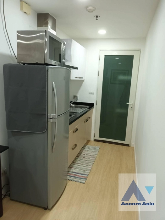  1 Bedroom  Condominium For Sale in Sukhumvit, Bangkok  near BTS Phrom Phong (AA40636)