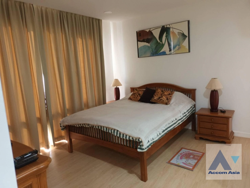  1 Bedroom  Condominium For Sale in Sukhumvit, Bangkok  near BTS Phrom Phong (AA40636)