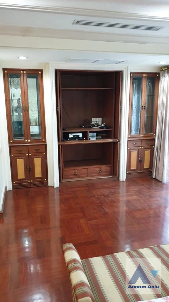 18  4 br House For Rent in dusit ,Bangkok  AA40642