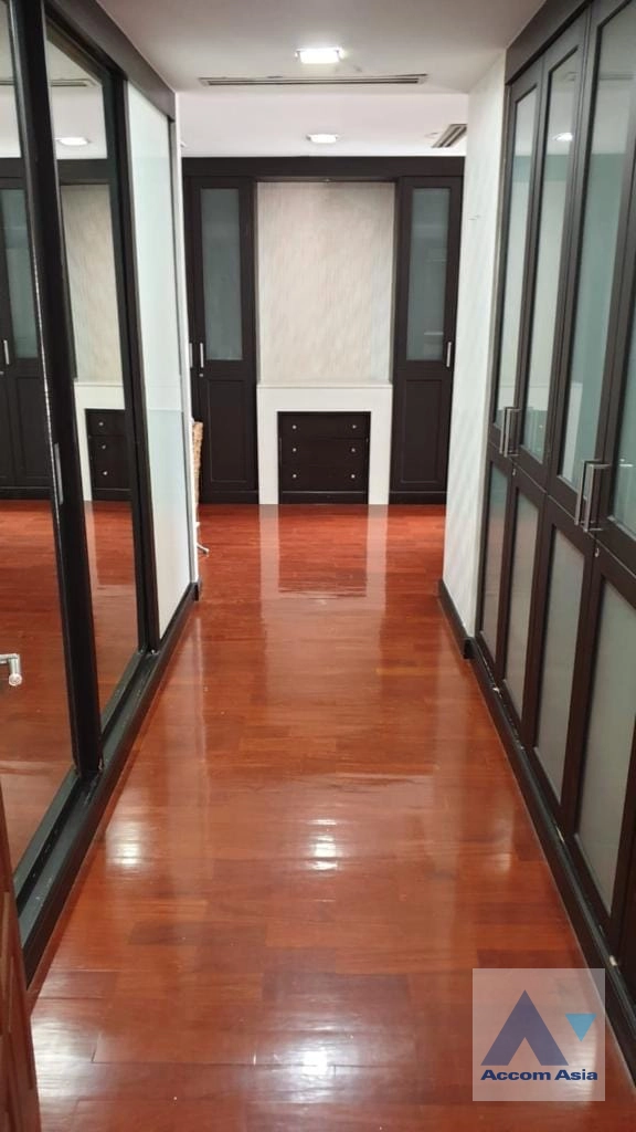 19  4 br House For Rent in dusit ,Bangkok  AA40642