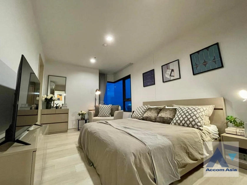  2 Bedrooms  Condominium For Rent in Ploenchit, Bangkok  near BTS Ploenchit (AA40643)