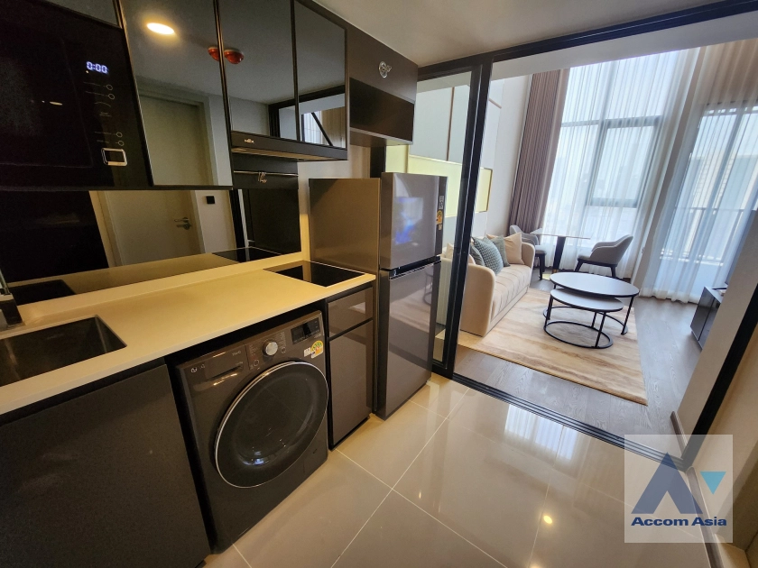  1 Bedroom  Condominium For Rent in Silom, Bangkok  (AA40646)