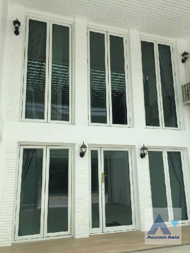 6  2 br Townhouse For Rent in sukhumvit ,Bangkok BTS Bang Chak AA40647