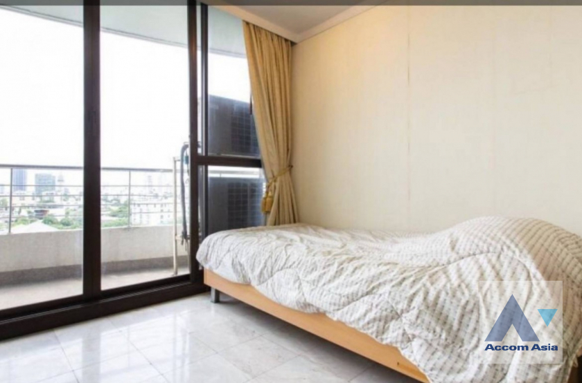  2 Bedrooms  Condominium For Sale in Sukhumvit, Bangkok  near BTS Phrom Phong (AA40648)